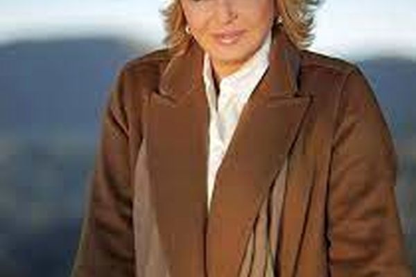 تا بحال چهره بدون آرایش گوگوش را دیده اید ؟ چهره پیر گوگوش بدون آرایش 