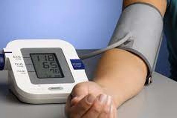 با این ۸ راهکار با سه دشمن فشار خون، کلسترول و سکته قلبی خداحافظی کنید | راه های جلوگیری از فشار خون و کلسترول و سکته قلبی