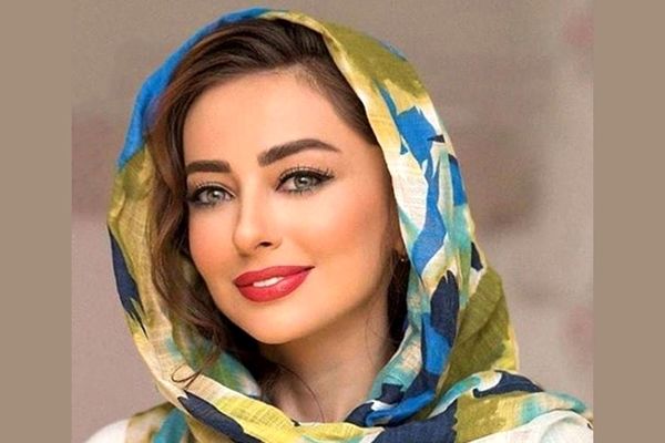 تصاویری جنجالی از نفیسه روشن در کنسرت | دل و قلوه دادن نفیسه روشن و نسرین مقانلو در مقابل مردم