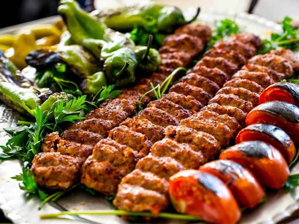 طرز تهیه کباب دونات با گوشت چرخکرده | این کباب مزش بهشتیه