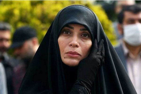 هیاهوی طرفداران الهام چرخنده | استایل الهام چرخنده بین طرفداران بد حجابش 