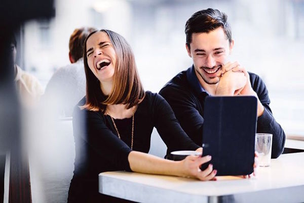 علم ثابت کرده است مردان با این ۱۰ ویژگی هر زنی را به خود جذب میکنند!