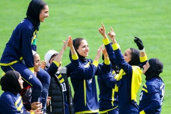 جشن قهرمانی خاتون بم | جشن فوتبال زنان +ویدئو 