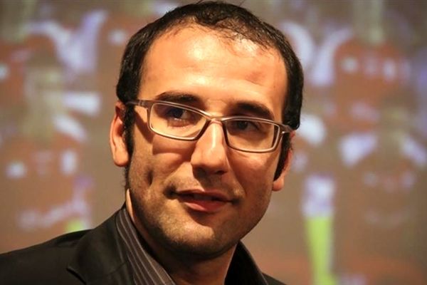  بابک نهرین بعد از مهاجرتش مردم ایران را در تلویزیون آذربایجان به تمسخر گرفت  +ویدیو 