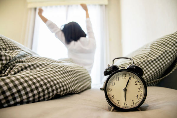 کارهایی که باید بعد از بیدار شدن از خواب حتما انجام دهید | لازم و واجب ترین کارها بعد از بیدار شدن برای بدن