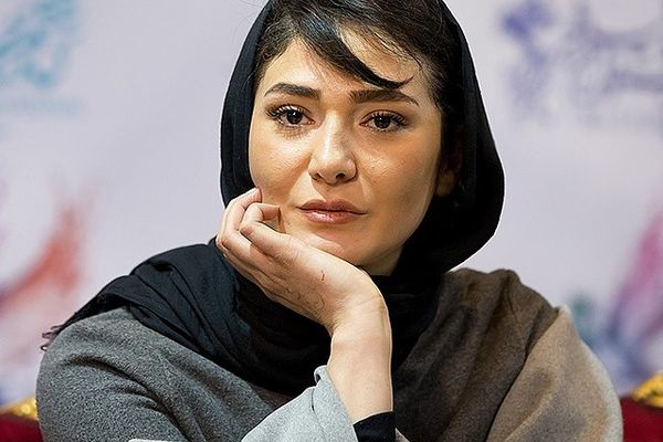 حرکات جلف مینا وحید | رفتار عجیب مینا وحید در خیابان