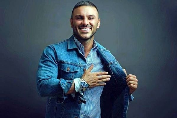 عکس عاشقانه آرمین 2AFM با نامزدش لو رفت |  ترس لغو مجوز آقای خواننده بعد از انتشار این عکس! 