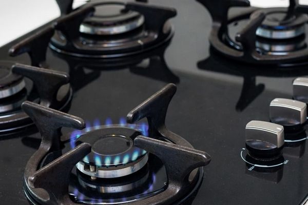 شگفت انگیز ترین و عجیب ترین راه برای تمیز کردن چدن!+ ویدئو 