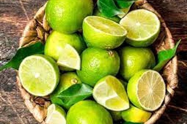 با لیمو یه معجون معجزه اسا برای درمان سرماخوردگی درست کنید | معجون لیمو عسل و تا فصلش هست درست کنید 