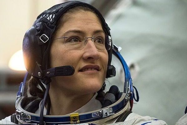 اولین زن مسافر ماه شد | اولین زنی که به ماه سفر میکند کیست؟