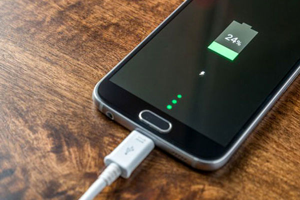 ترفند شارژ کردن گوشی وقتی برق نیست | فقط با یه سیب زمینی گوشیت رو شارژ کن!