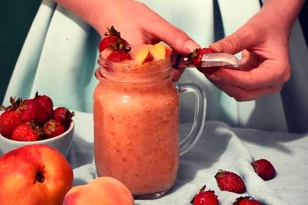 طرز تهیه اسموتی هلو | این نوشیدنی خوشمزه رو حتما امتحان کن