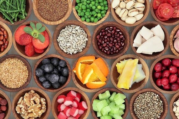 غذاهایی که باعث بی خوابی میشوند | اگر با بی خوابی دست و پنجه نرم میکنید این غذاها را نخورید 