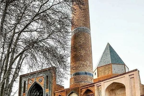  پرونده کارگاه ذوب فلزات دنیا در اریسمان بادرود، کارگاه سفالینه دستی نطنز ، مرکز تولید سنتی گلاب و عطر جهان در قمصر و جوشقان و نخستین کارگاه شیرینی سازی دنیا در طرق رود و برزرود ،ثبت جهانی یونسکو  می شود