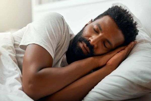 چگونه شب ها زود بخواب برویم؟ | روش های سریع خوابیدن