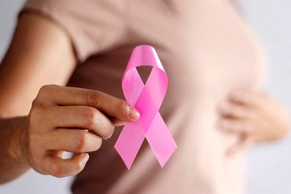 با خوردن این خوراکی ها از ابتلا به سرطان سینه جلوگیری کنید | خوردن هر روز این خوراکی برای جلوگیری از سرطان سینه معجزه میکند | خانم ها بخوانید 