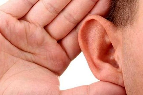 کودکی که برای اولین بار میتواند لذت و حس شنیدن را تجربه کند +ویدئو 