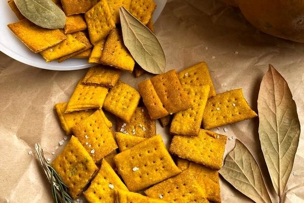 طرز تهیه کراکر سبزیجات | اگه دنبال تنقلات خانگی و سالمی کراکر سبزیجات بهترین گزینس