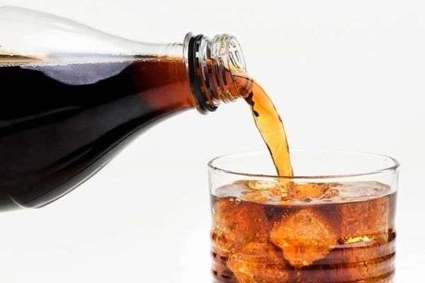 موهای خود را با نوشابه کراتین کنید | صاف کردن مو با نوشابه