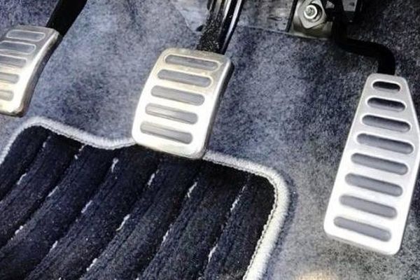 روش صحیح ترمز گرفتن در سرعت بالا و پایین | در سرعت بالا بلدی چطوری ترمز بگیری که حادثه رخ نده؟