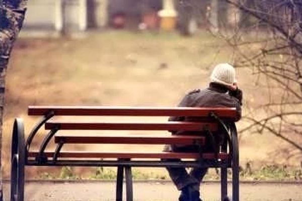 وقتی در رابطه‌ی عاطفی نادیده گرفته می‌شوید | بایدها و نبایدها