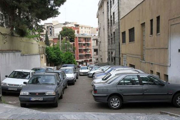 وقتی ماشینی سد راهتان شده است چه کاری انجام دهیم ؟ | با چه شماره ای برای خودروی سد معبر تماس بگیریم؟