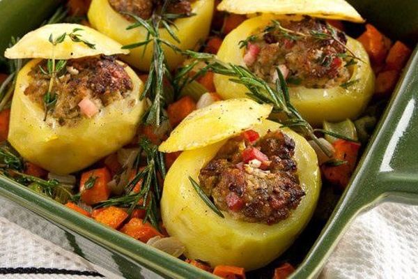 اگر میخوای برای ناهار یه غذای ساده اما جدید درست کنی، بیا اینجا | با دلمه سیب زمینی یه کاری کن همه انگشت به دهن میمونن! | طرز تهیه دلمه سیب زمینی خوشمزه و مجلسی + ویدئو