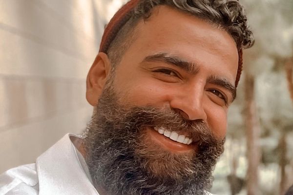 معین زند با استایل جدیدش هوادارانش را شوکه کرد | سورپرایز معین زند برای طرفدارانش