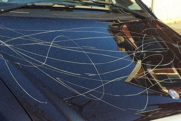 با دو قلم مواد خط و خش روی ماشینتو از ببن ببر | با این راهکار صافکاری نرو + ویدیو 