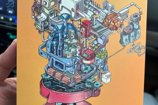 رونمایی پرشور کتاب "کیومی" اثر هوتن هاشمی در شهرکتاب فرشته | شلوغ‌ترین رونمایی کتاب در ایران