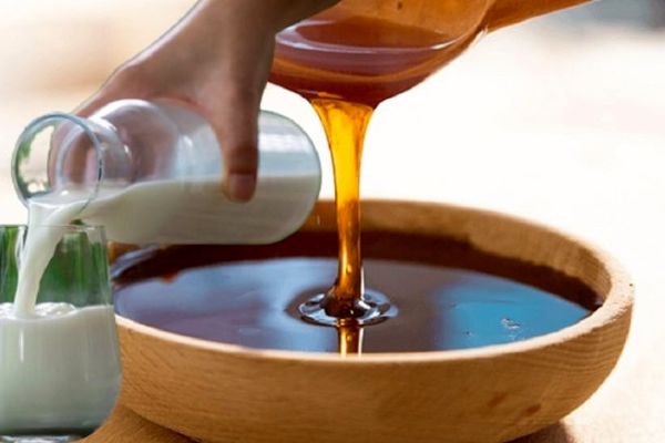 فواید باورنکردنی ترکیب شیره انگور و شیر | شیره انگور را همراه با شیر مصرف کنید