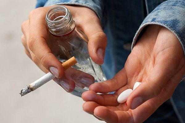 علائم و نشانه‌های اعتیاد در نوجوانان | والدین گوش به زنگ باشند