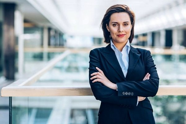 مردان چه نوع رفتاری را از زنان می‌پسندند؟ | معرفی 7 رفتار زنانه مورد پسند اقایان