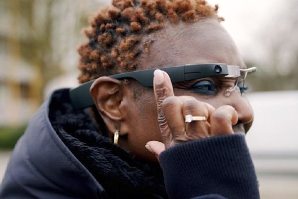 ساخت عینکی که به افراد نابینا در خواندن کمک می کند