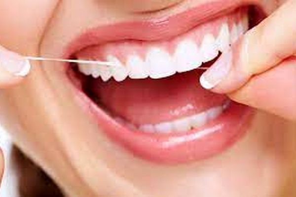 خلال دندان یا نخ دندان ، از کدام استفاده کنیم؟ | کدام یک بی ضرر تر است؟