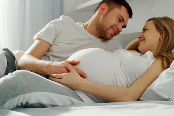 چه اقداماتی برای باردار شدن انجام دهیم؟ | آیا برای باردار شدن هر شب باید نزدیکی داشت؟