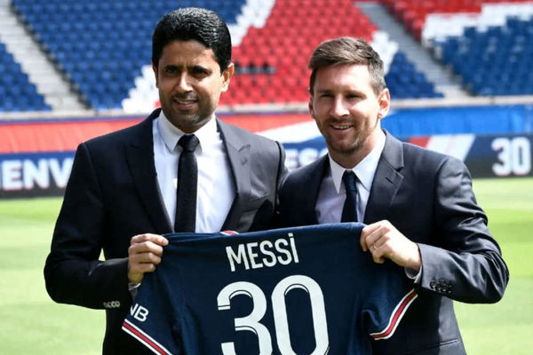 در سال ۲۰۲۲ کدام بازیکنان فوتبال در آمد نجومی داشتند 