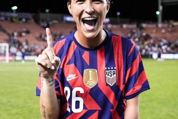 دختر فوتبالیست جسور که نظر همه را جلب کرد | خاص ترین دختر فوتبالیست دنیا