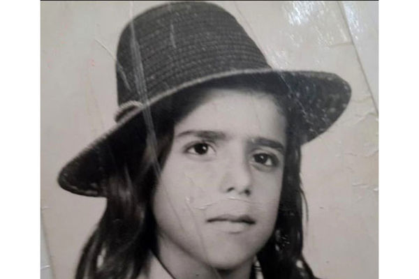 کودکی بازیگر معروف | حدس بزنید این عکس متعلق به کدام بازیگر است 