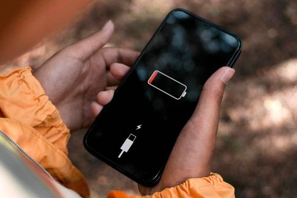دلیل زود خالی شدن شارژ باتری گوشی چیست؟ | با این روش ها عمر باتری خود را افزایش دهید