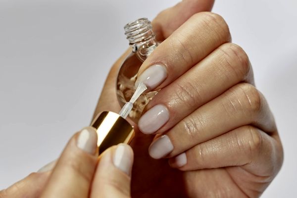 لمینت ناخن چیست؟ | آموزش لمینت ناخن به صورت کامل