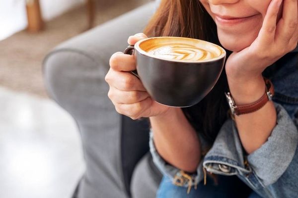 قهوه چه تاثیری بر خواب دارد؟ | مضرات قهوه خوردن در شب