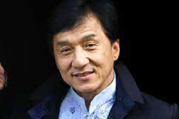 انتقاد همراه با طنز جکی چان به فرهنگ آمریکایی | وقتی جکی چان از تربیت در آمریکا میگوید 