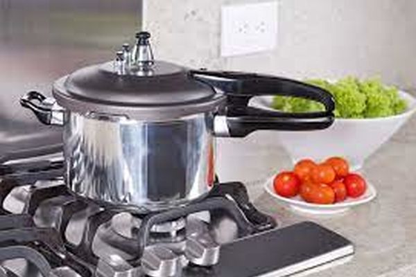 گیر کردن سر بچه در زودپز | لحظه نجات کودک +ویدیو 