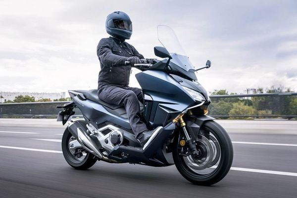 هوندا از جدیدترین موتورش رونمایی کرد | آپشن های این موتور بشر را متحیر کرد 