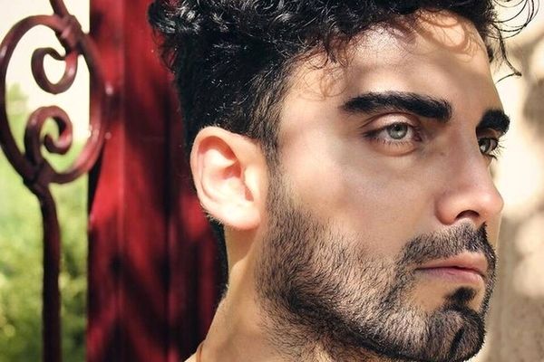 استایل عجیب این بازیگر جوان همه را متحیر کرد | تاپ و دامن ست محمد صادقی بازیگر ایرانی 