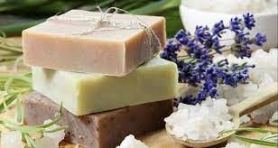 هزینه های اضافه را کنار بگذارید | خودتان در خانه صابون درست کنید | آموزش ساخت صابون