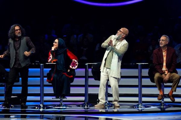 کارگر ساختمانی با اجرای آهنگ معین همه را متحیر کرد | غوغای جدید در صداتو