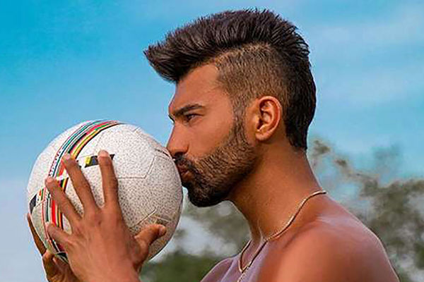 حرکت عجیب رامین رضاییان در ورزشگاه آزادی غوغا بپا کرد + ویدیو 