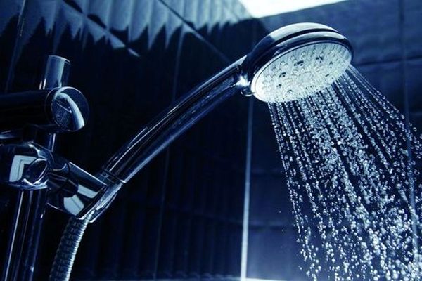 دوش حمام آب گرم یا آب سرد مساله این است! | نکات مفید درباره دوش حمام با آب داغ و سرد 